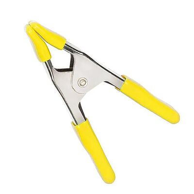 Metal Yaylı Kelepçeler Ağır Hizmet Tipi Ahşap İşçiliği Arka Planları için A Kelepçeleri